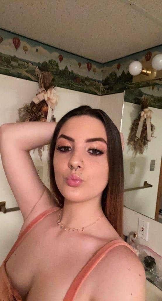 😍🍑🌹🥀 I'M SCARLETT A HOT GIRL WITH CLEAN PUSSY AND TITS 420 FRIENDLY ,READY TO FUCK HARDER 💯 ,SUCK, SENSUAL BODY RUB AND ESCO - Image 3